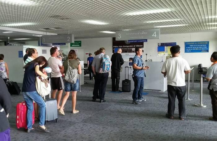 Hundreds of passengers skate through Krabi immigration during blackout