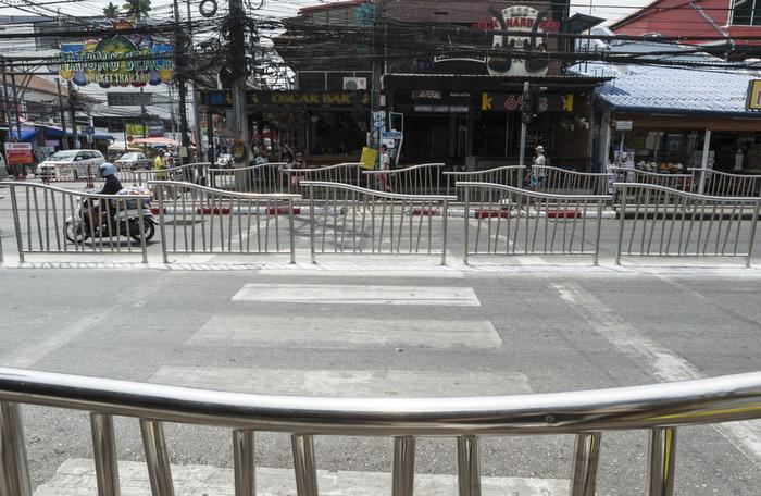 Sidewalk barriers in Patong raise concerns