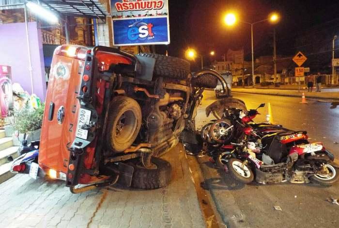 Asleep at the wheel: driver hits eight motorbikes in Phuket