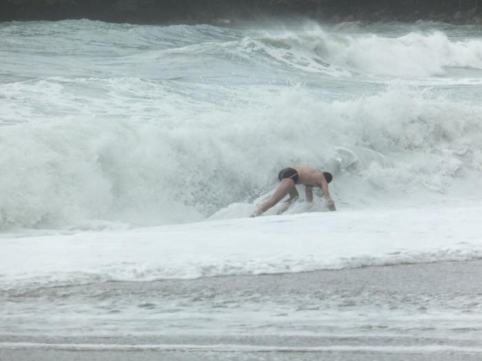 Phuket lifeguards exasperated by ignorant tourists [video] | Thaiger