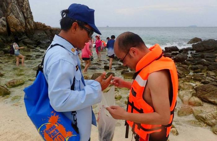 Article 17 enforced: DMCR to arrest tourists, guides for disturbing marine life