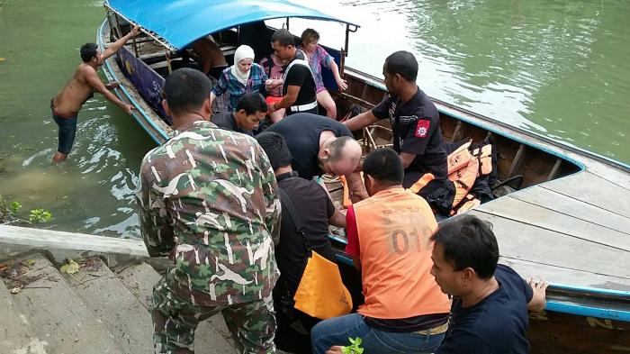 Tourists abandoned in stormy sea after illegal longtail sinks off Krabi