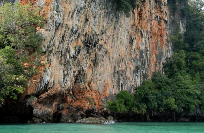 Climbing bans blamed for killing tourism at Thailand climbing meccas