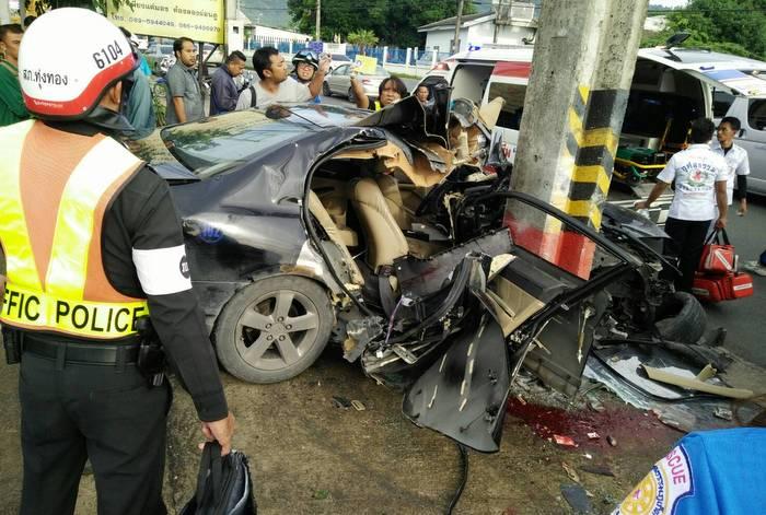 Rescuers free taxi driver pinned to steering wheel