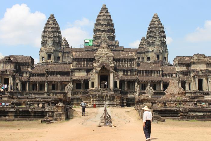 Ancient city find in Cambodia rewrites history