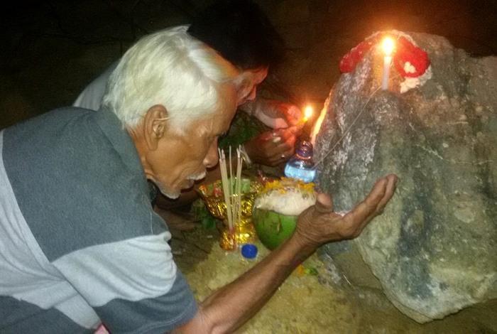 Krabi locals pray to fossil for lottery win