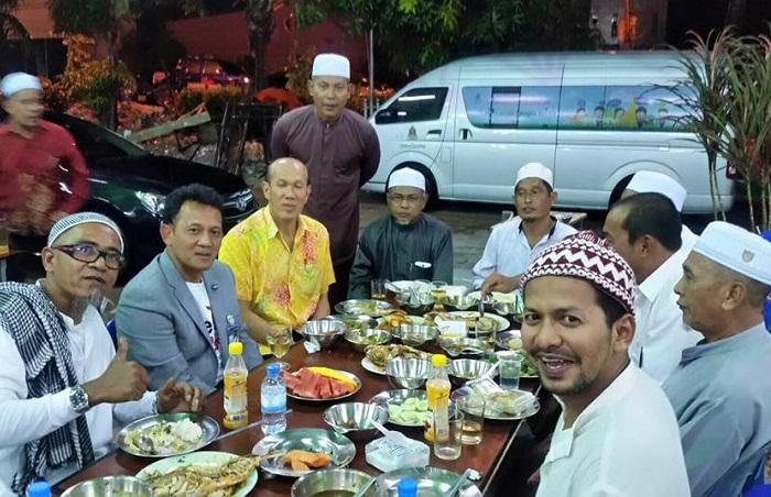 Phuket Gov joins Rawai Muslims for Iftar