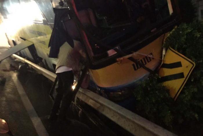 Chinese passenger injured in tour bus crash on Patong Hill