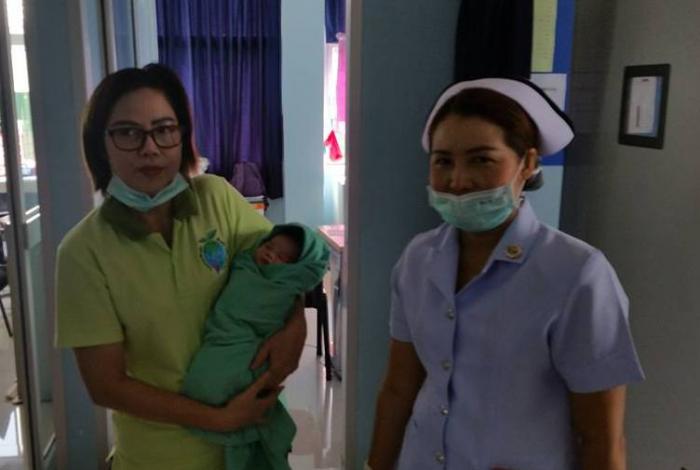 Police clear Chalong traffic for baby who wouldn’t wait