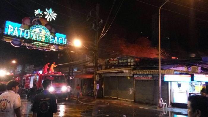 Blaze guts alleyway of shops in Patong [video] | Thaiger