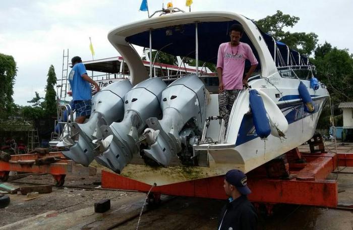 Teenaged tourist critically injured by speedboat propeller