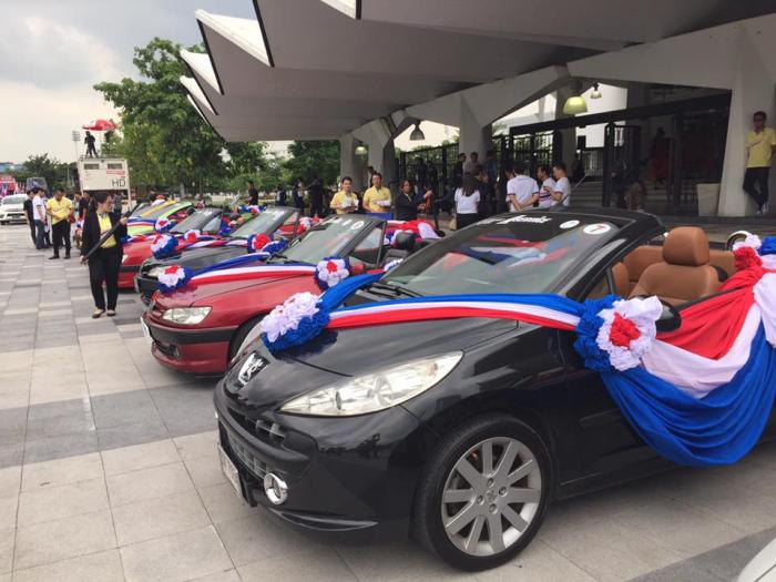 Thai Olympic medalists parade for the people