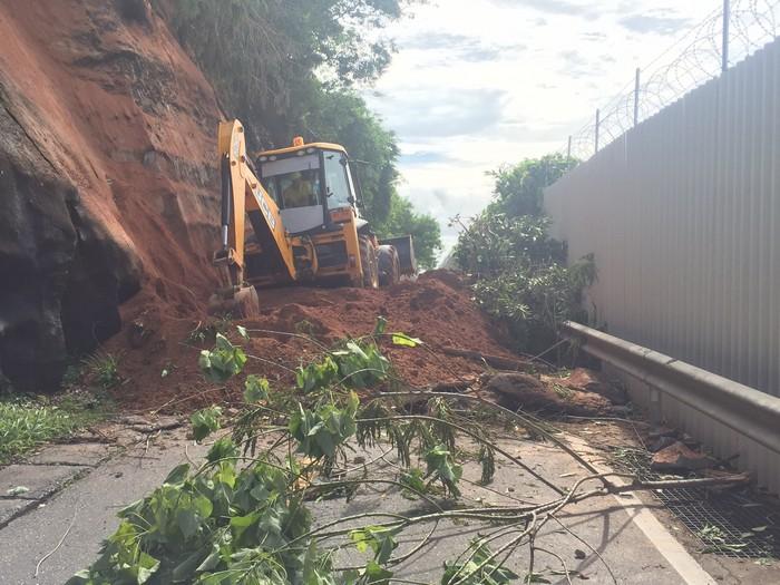 Landslide forces airport road closure