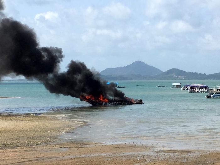 Three injured in Yamu boat fire