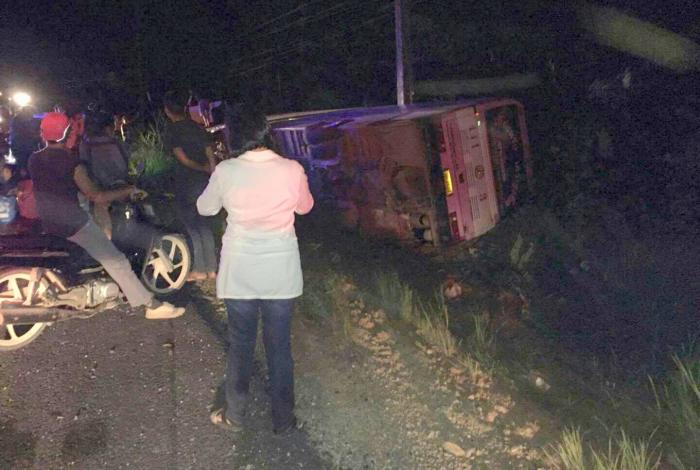 Phuket Bus flips and crashes in Krabi