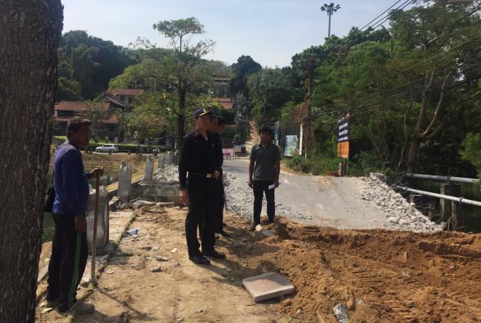 Detour signs placed after Phuket bridge collapse