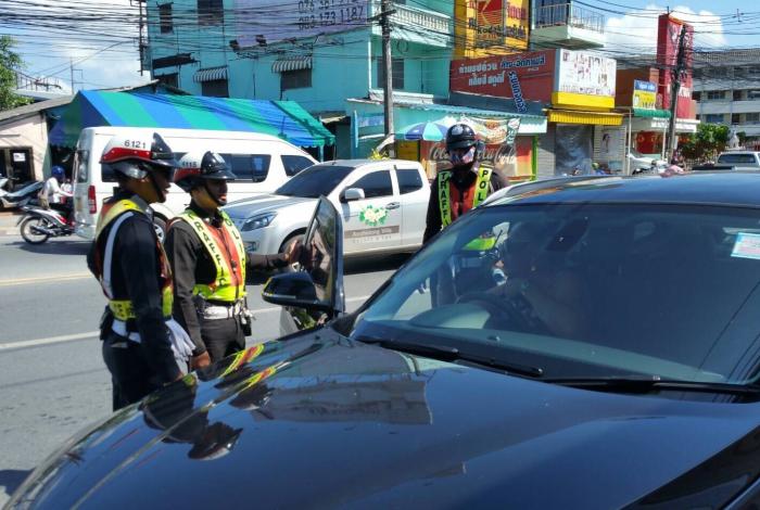 Angry German charged in Phuket for running red light, tossing car keys