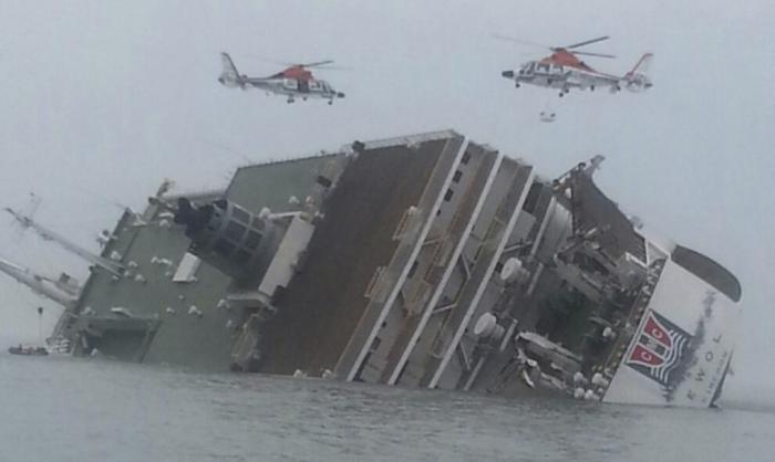 Phuket Gazette World News: Hundreds rescued as cruise liner sinks off South Korea