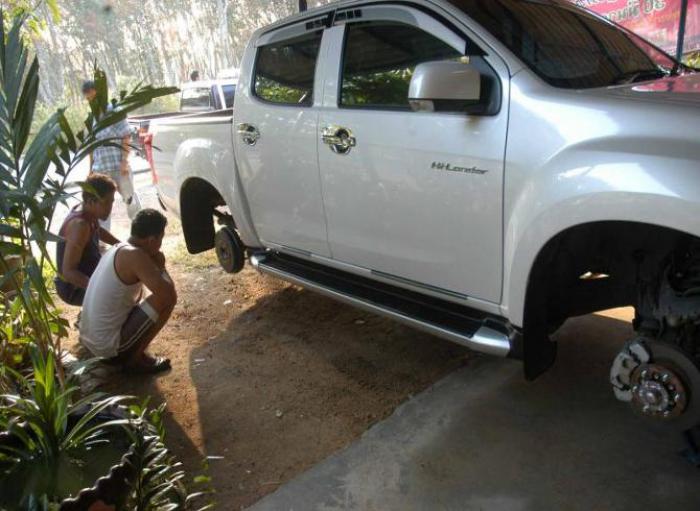 Phuket Queer News: Man finds fully protected truck floating with no wheels