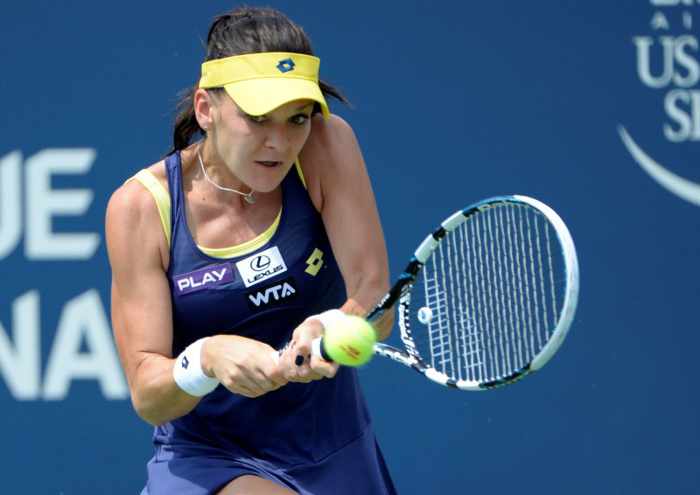 Radwanska eases past Venus Williams to win Rogers Cup