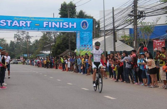 Phuket cyclist wins “Tour of Wiengsa Crown Prince Hospital’ bike race