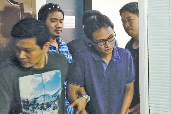 Four police linked to online gambling gang surrender