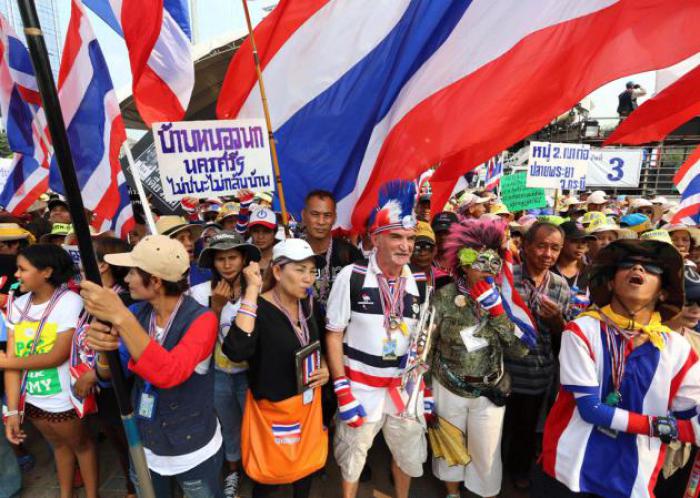 Phuket Gazette Thailand News: Suthep rallies as DSI mulls next move; Abhisit faces 2010 charges; Trawler crew eyed for murder