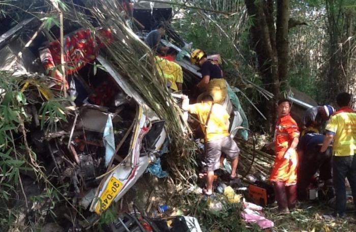 More than a dozen tourists dead in Chiang Mai bus crash