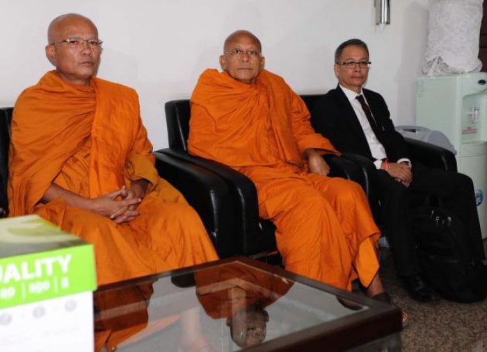 Suthep provides clips of ‘men in black’ in 2010