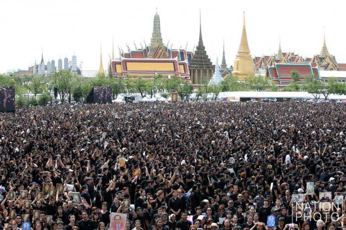 Crowds fill Sanam Luang for live recording of Royal Anthem