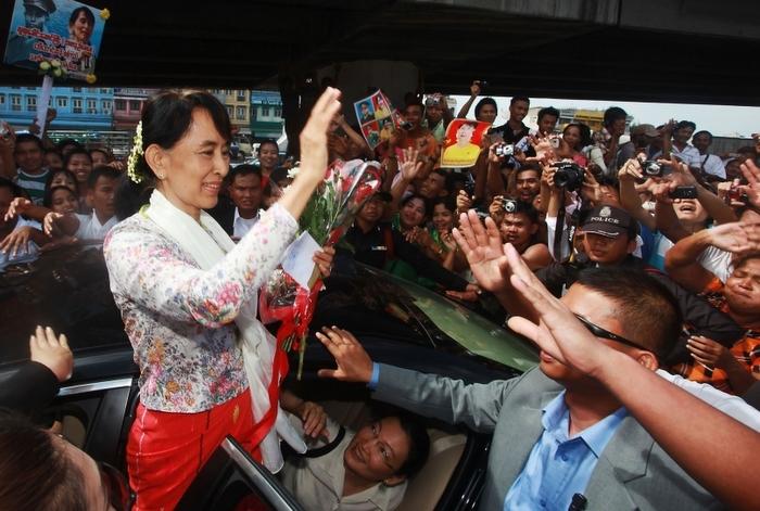 Suu Kyi to discuss refugee crisis during first state visit