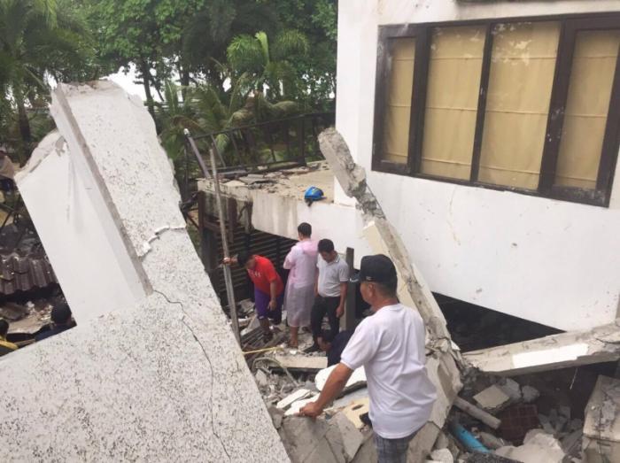 One tourist killed, seven trapped in Koh Chang hotel collapse