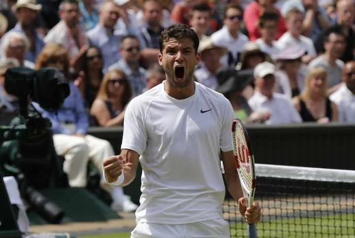 Dimitrov crushes champion Murray at Wimbledon