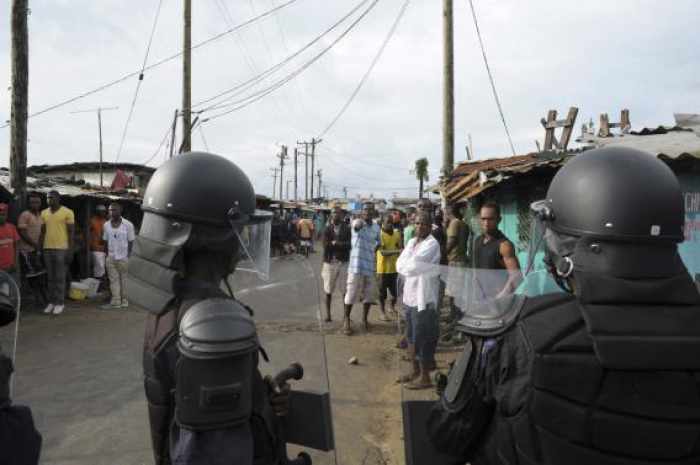 Liberia police fire on protesters as Ebola toll hits 1,350