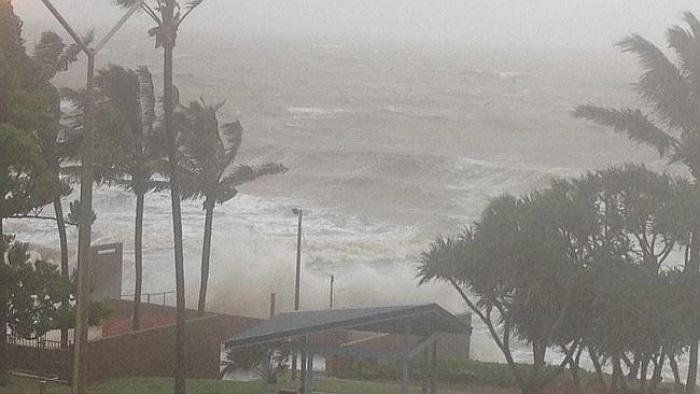 ‘Terrifying’ storm, 285kmh winds slam into northeast Australia