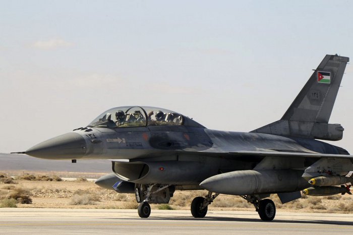 Jordan military jets pound IS as king comforts pilot’s family
