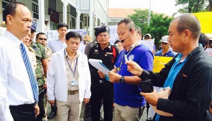 Phuket tour guides demand action against illegal foreign guides