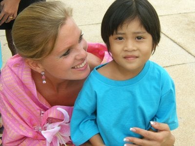 Princess enjoys playtime with Thai orphans