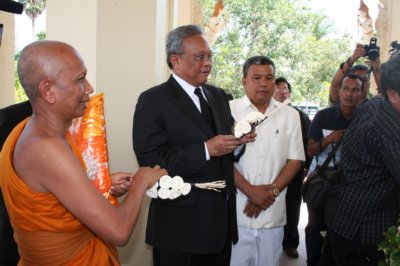 MPs pay respects at Phuket funeral