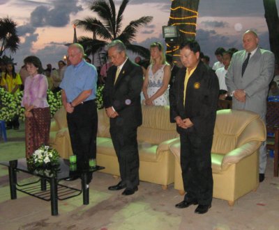 Tsunami memorial service lights up Patong