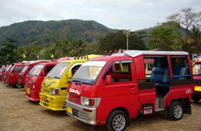 Patong tuk-tuks protest one-way traffic