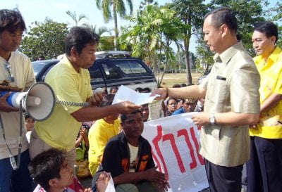 Sea gypsies protest over fishing rights