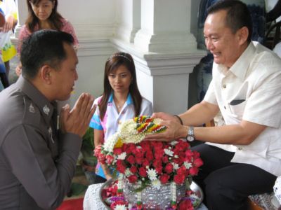 Governor receives Songkran blessing