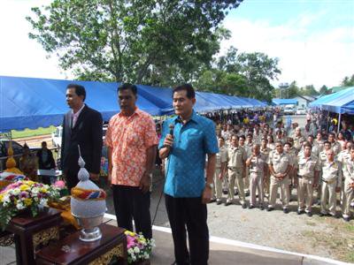 Governor leads oath of allegiance