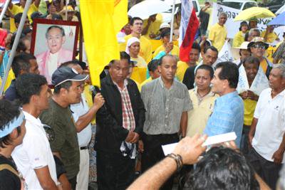 Phuket Prem supporters demonstrate