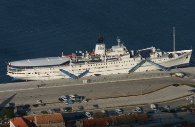 World’s oldest liner books a call