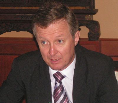 Quayle calls for better tourist safety