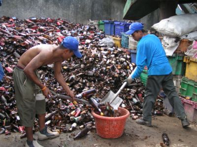 Residents cash in on recycled bottles