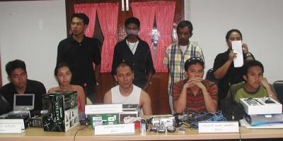 Filipinos arrested over fake credit card