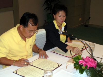 Island authorities sign trash management MOU